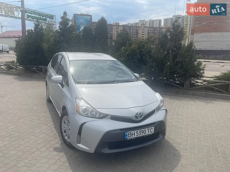 Toyota Prius v