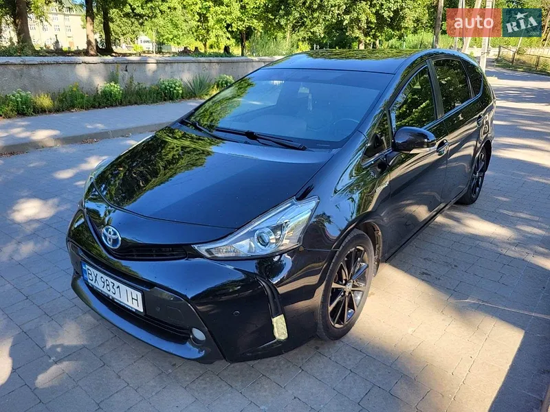 Toyota Prius v