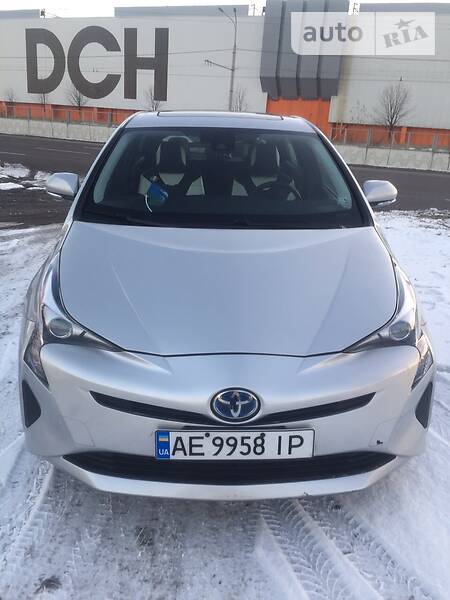 Седан Toyota Prius