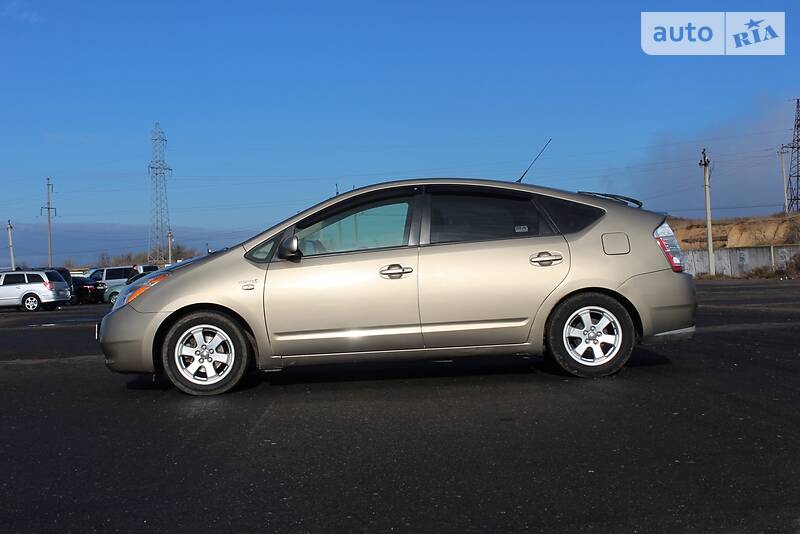 Легкові Toyota Prius