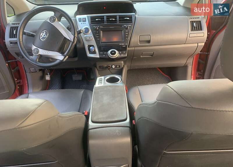 Универсал Toyota Prius