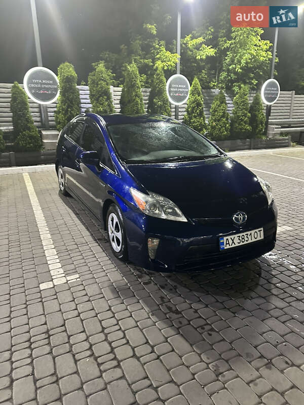 Хэтчбек Toyota Prius