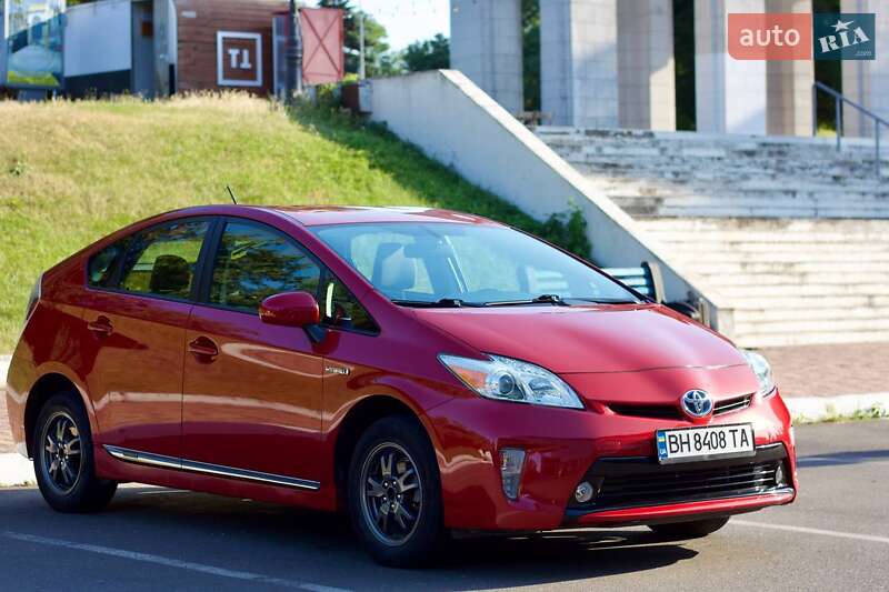 Хетчбек Toyota Prius