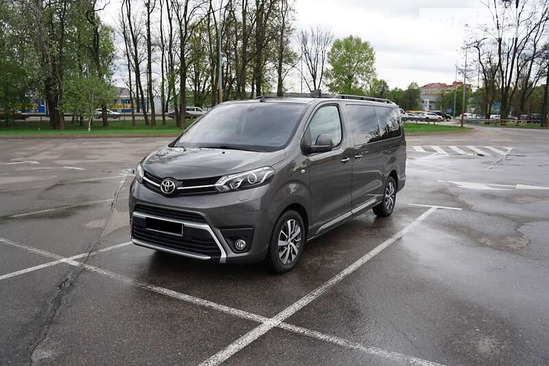 Минивэн Toyota Proace Verso