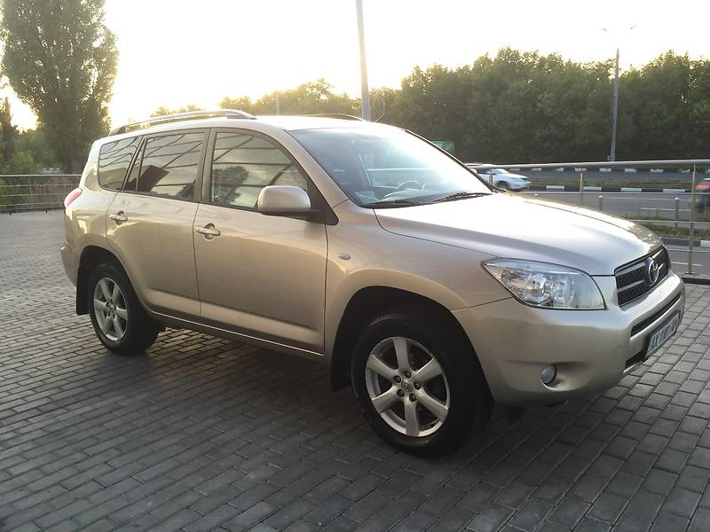 Toyota RAV4 2006 года