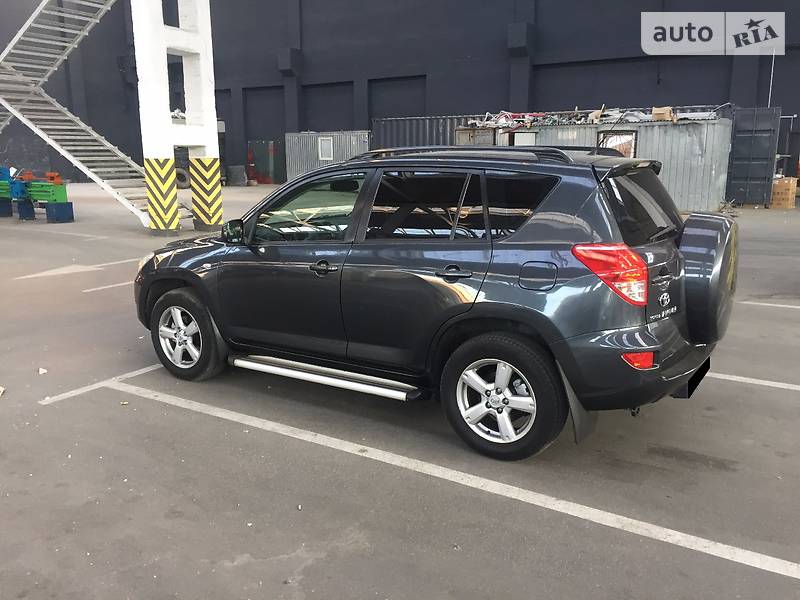 Toyota RAV4 2006 года