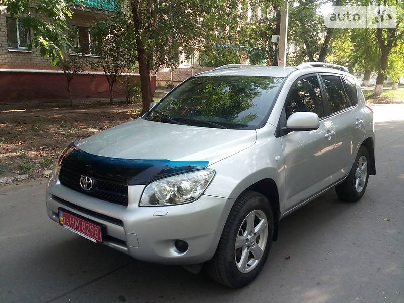 Toyota RAV4 2007 года