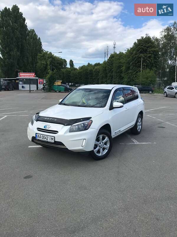 Позашляховик / Кросовер Toyota RAV4 EV
