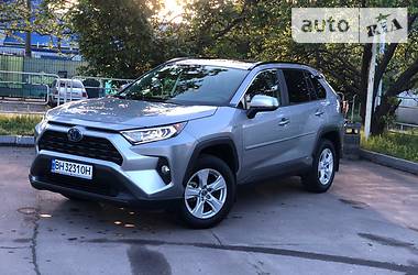 Toyota RAV4 AWD Hybrid XLE 2019