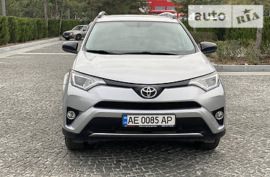 Toyota RAV4 XLE 2016