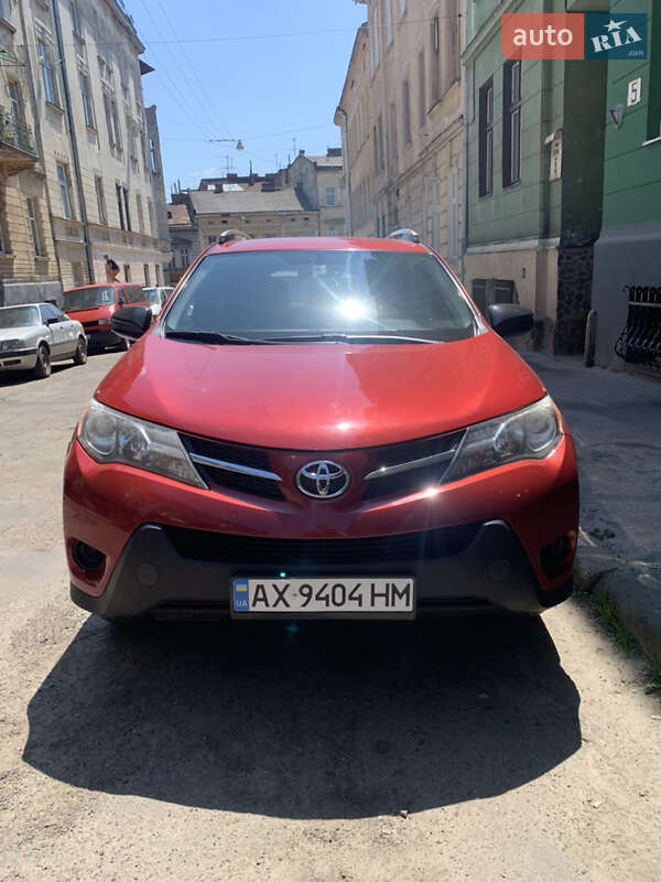 Универсал Toyota RAV4