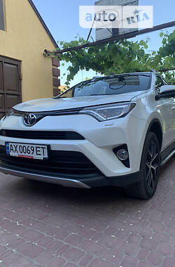 Toyota RAV4 style 2017