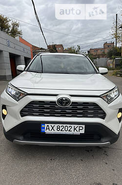 Toyota RAV4  2018