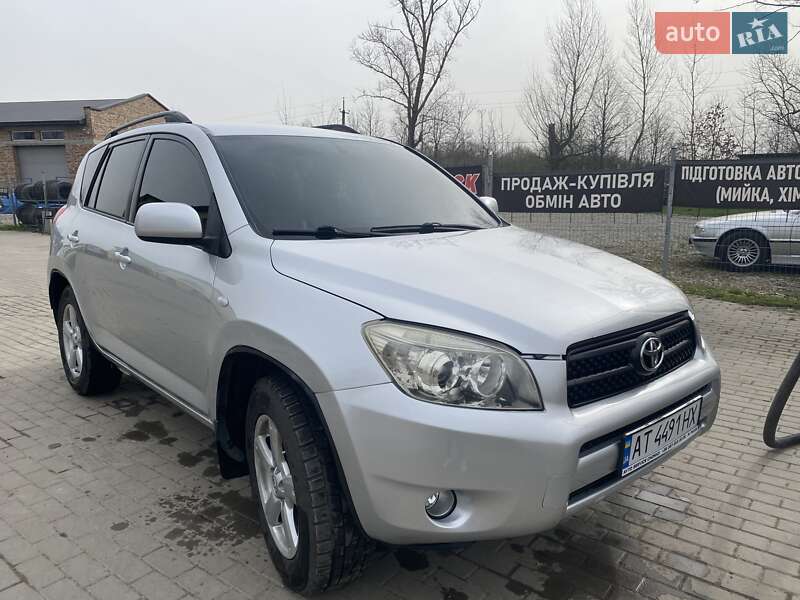 Легкові Toyota RAV4