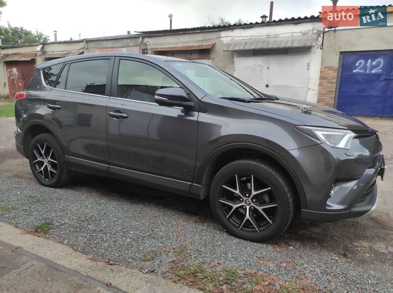 Внедорожник / Кроссовер Toyota RAV4