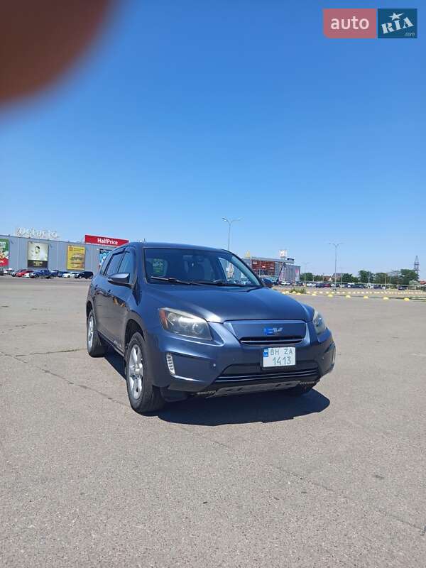 Внедорожник / Кроссовер Toyota RAV4