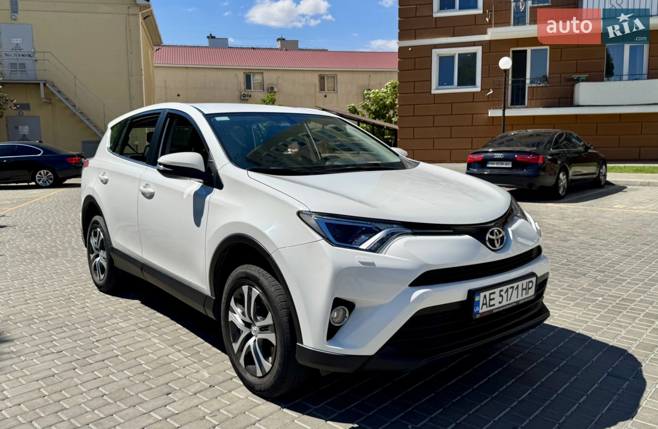 2016 Toyota RAV 4 - фото 1