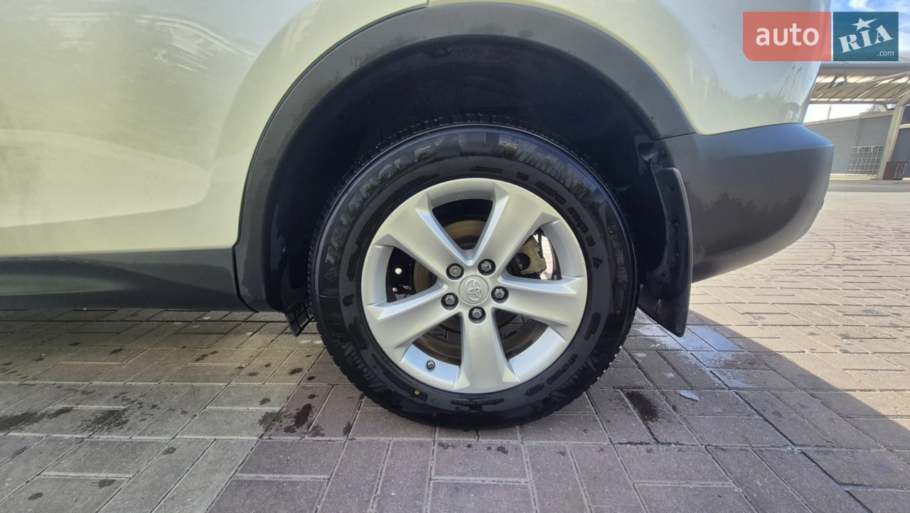 2013 Toyota RAV 4 - мініатюра 4