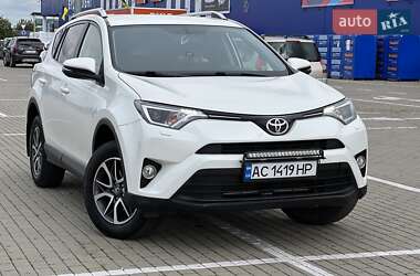 Toyota RAV4  2018