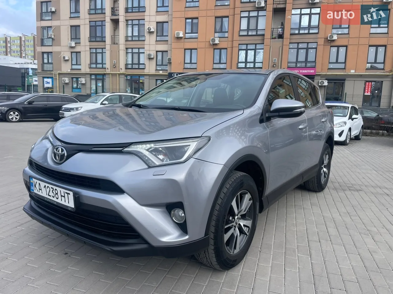 2017 Toyota RAV 4 - фото 1