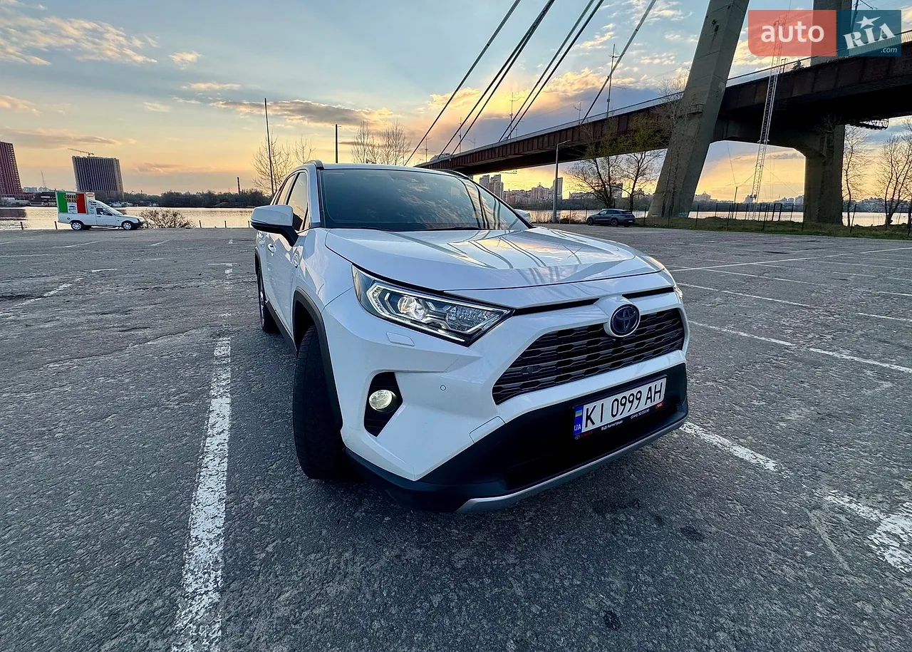 2019 Toyota RAV 4 - фото 1