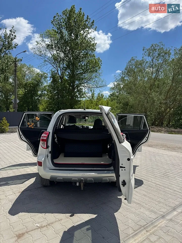 2011 Toyota RAV 4 - мініатюра 2