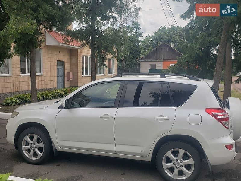Внедорожник / Кроссовер Toyota RAV4 2010 в Киеве