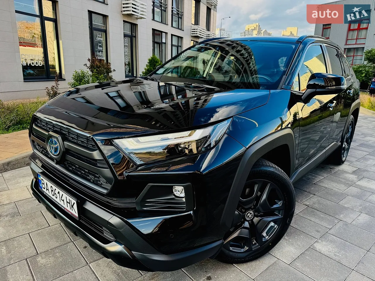 2022 Toyota RAV 4 - фото 1