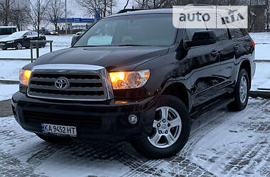 Toyota Sequoia  2013