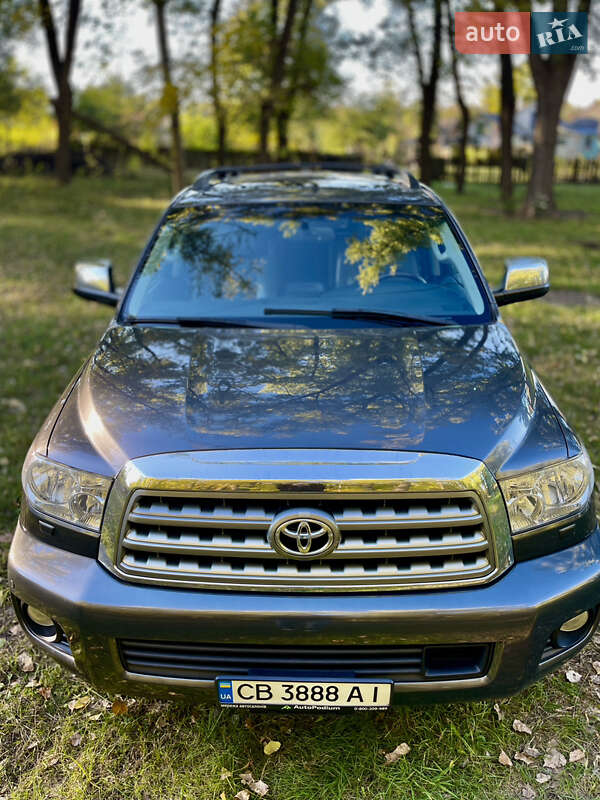 Toyota Sequoia 2012 года в Чернигове