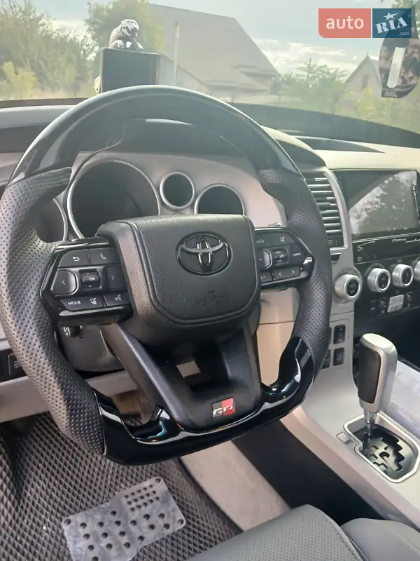 Toyota Sequoia