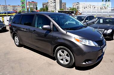 Toyota Sienna  2013