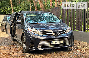 Toyota Sienna 4x4 XLE 2019