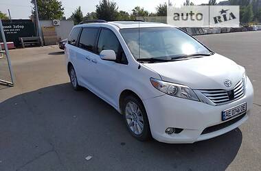 Toyota Sienna XLe AVD  2013