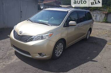 Toyota Sienna  XLE 2013