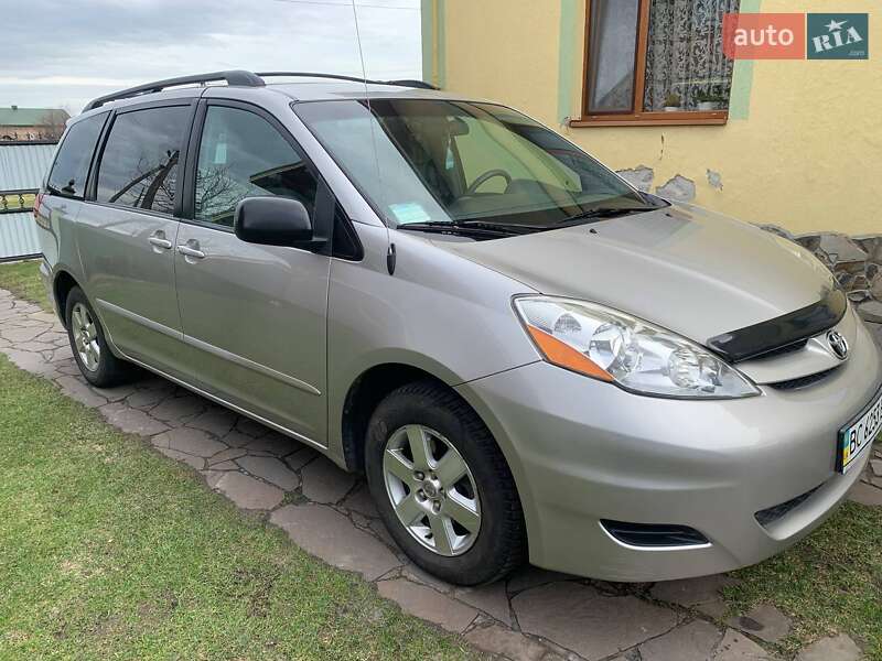 Універсал Toyota Sienna