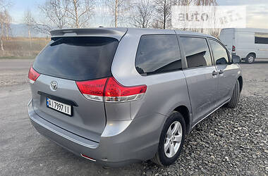 Toyota Sienna  2010