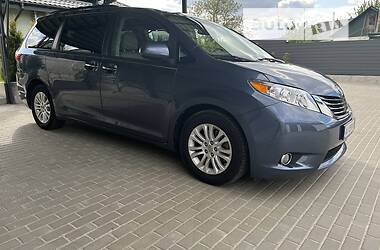 Toyota Sienna XLE   2015