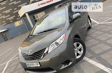 Toyota Sienna LE 2012