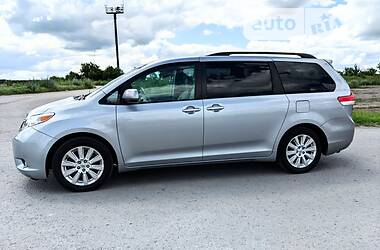 Toyota Sienna XLE AWD 2013