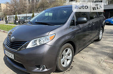 Toyota Sienna  2015