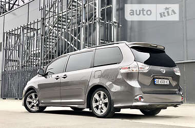 Toyota Sienna  2017