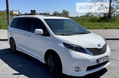 Toyota Sienna TRD 2015