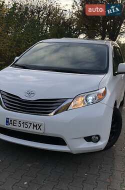 Toyota Sienna  2012