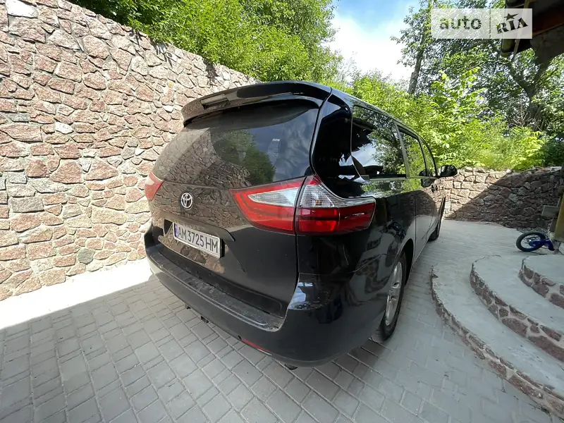 Toyota Sienna 2016