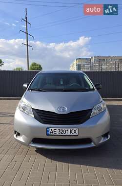 Toyota Sienna  2010