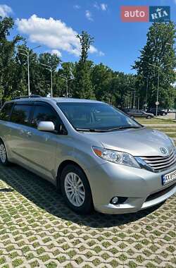 Toyota Sienna 2016