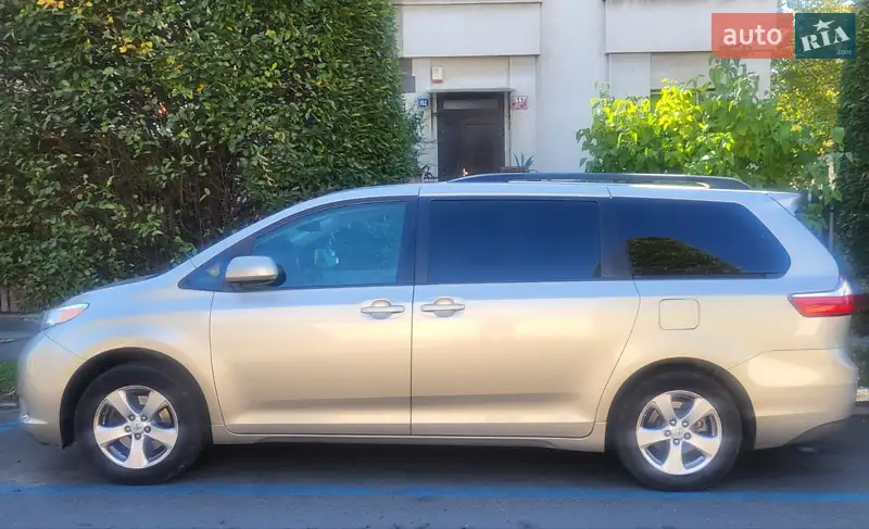 Toyota Sienna 2016