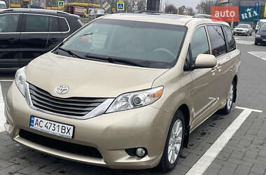 Toyota Sienna  2010
