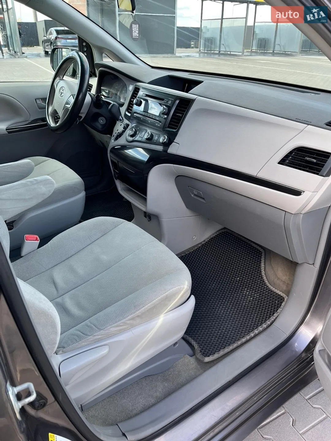 Toyota Sienna 2011 VIN 5TDKA3DC7CS009842 фото оголошення 16 з 26